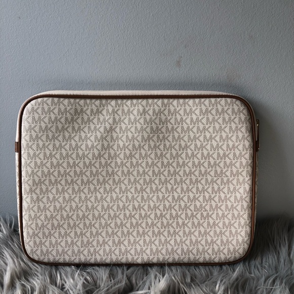 Michael Kors Large Jet Set Laptop Case Sleeve White Logo NWOT - Picture 2 of 6